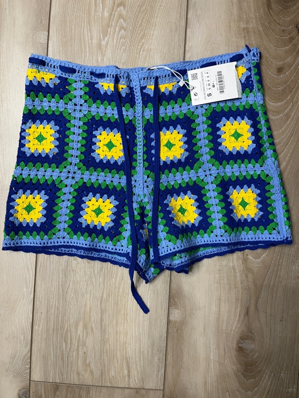 Zara High Waisted Crochet Shorts Blue Yellow Green Size Small NEW - Picture 3 of 9